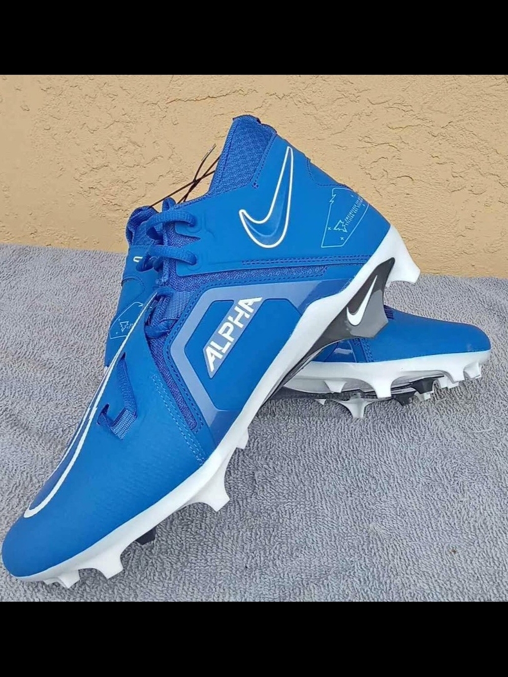 Nike Alpha Menace Pro 3 Football Cleats